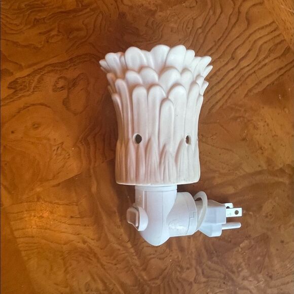 SCENTSY FLOWER Warmer GUC! - Picture 3 of 4